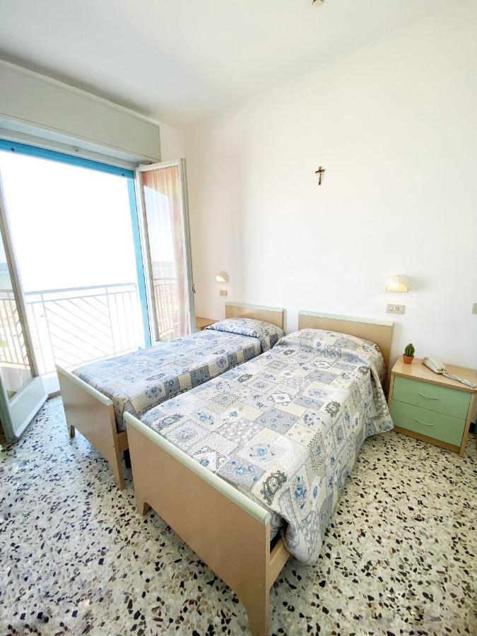 Hotel Dinarica Marotta Exteriér fotografie